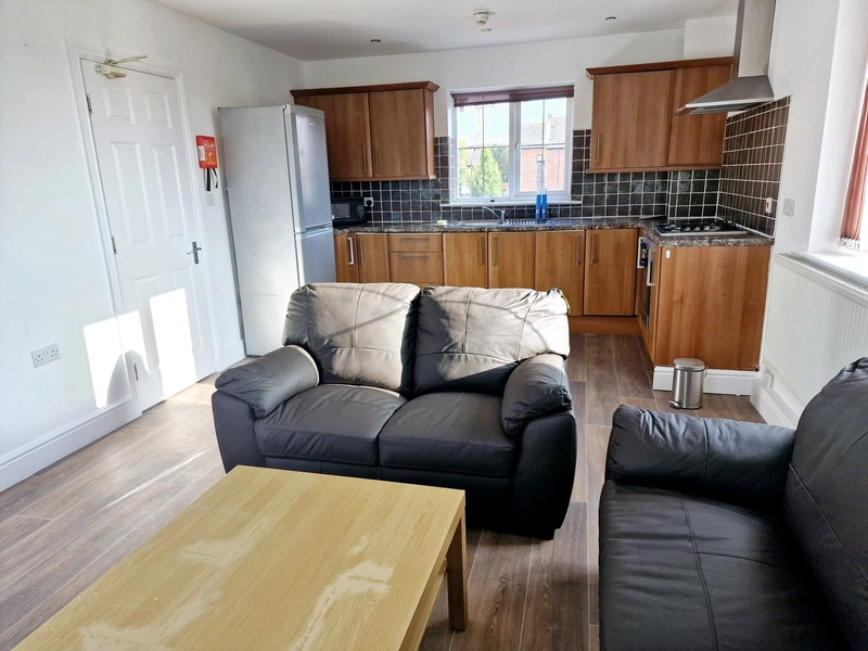 Modern 3 bed apt - Flat 8, Bawas place - Alfreton Road - Thumbnail 8